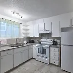 2Bedroom Suite W/ Great Access Into & Out The City - 7818