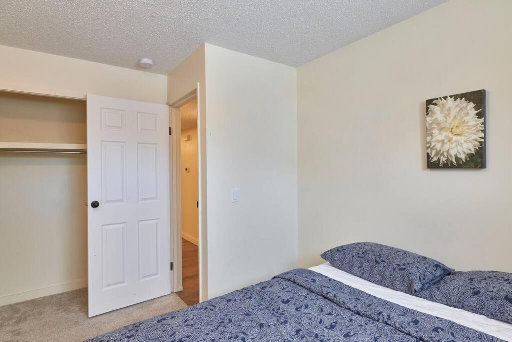 2bedroom W/ Great Access Into & Out The - 7818 Holiday home *