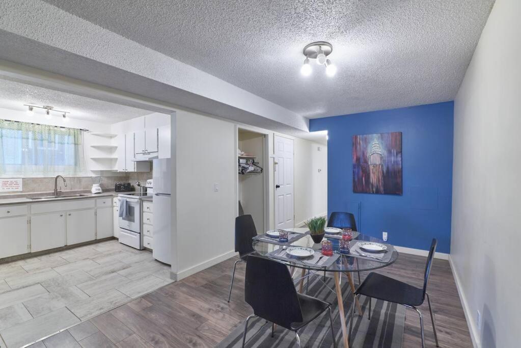 Holiday home 2bedroom W/ Great Access Into & Out The - 7818 Calgary