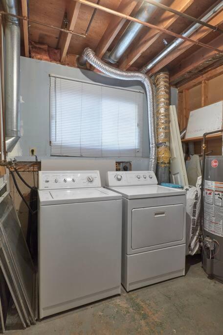 Holiday home 2bedroom W/ Great Access Into & Out The - 7818 Calgary