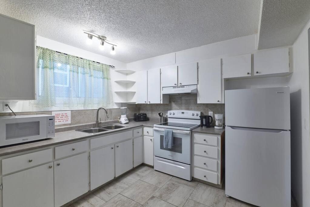 2bedroom W/ Great Access Into & Out The - 7818 *