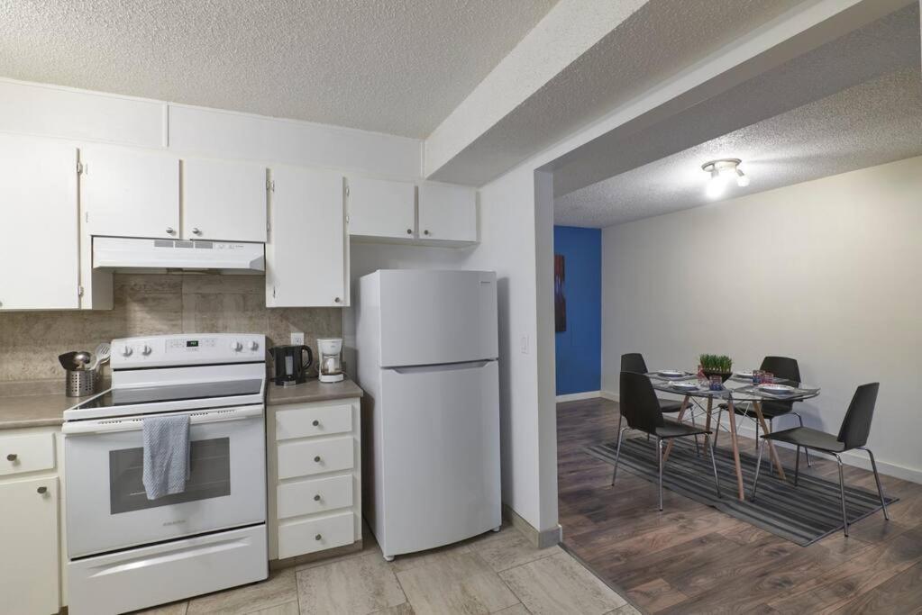 2bedroom W/ Great Access Into & Out The - 7818 Holiday home