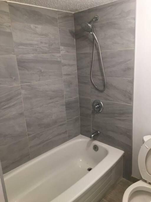 Holiday home 2bedroom W/ Great Access Into & Out The - 7818 *